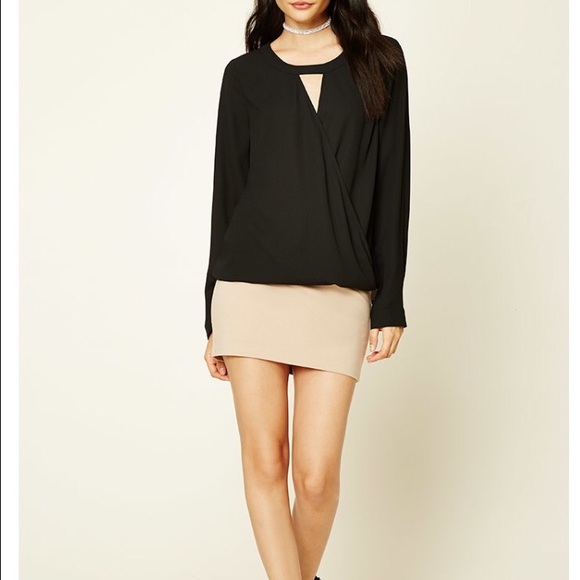 Woman Top Open V Neck Blouse - Picture 3 of 3